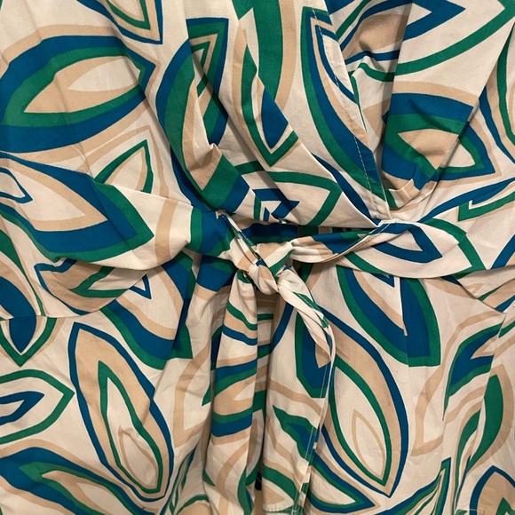 Sleeveless Top - Picture 2 of 3